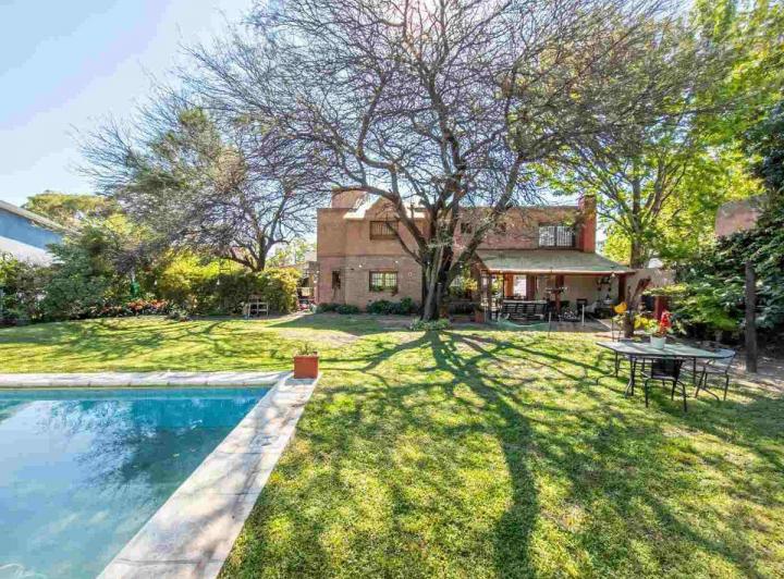 Casa · 175m² · 5 Ambientes · 4 Cocheras