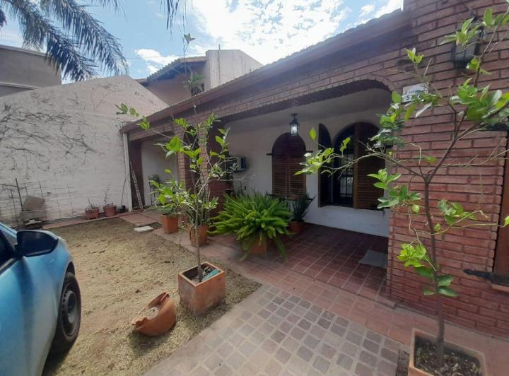 Casa · 300m² · 5 Ambientes · 2 Cocheras