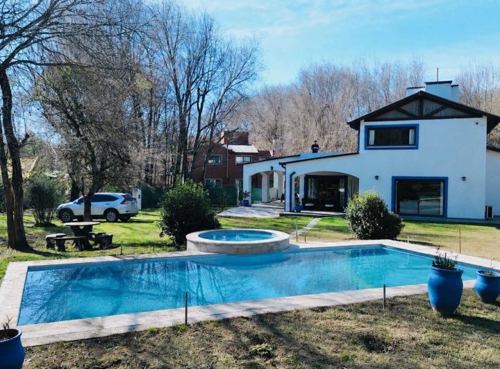 Casa · 357m² · 4 Ambientes · 2 Cocheras