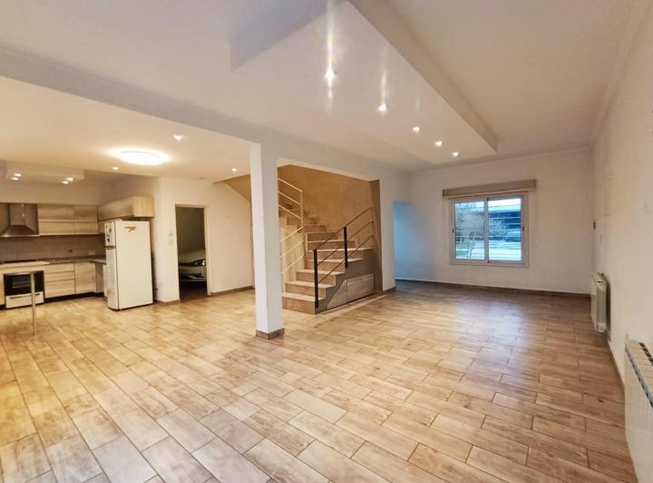 Casa · 200m² · 6 Ambientes · 1 Cochera