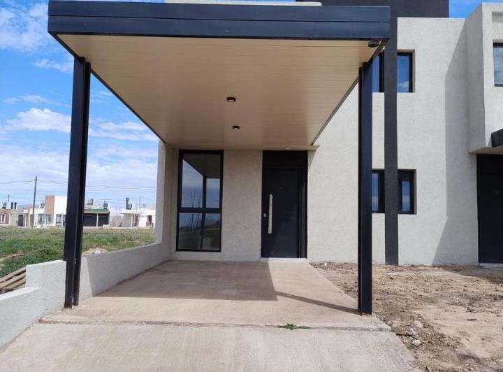 Casa · 90m² · 6 Ambientes · 1 Cochera