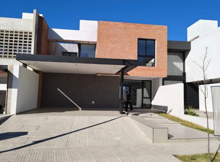 Casa · 250m² · 1 Ambiente