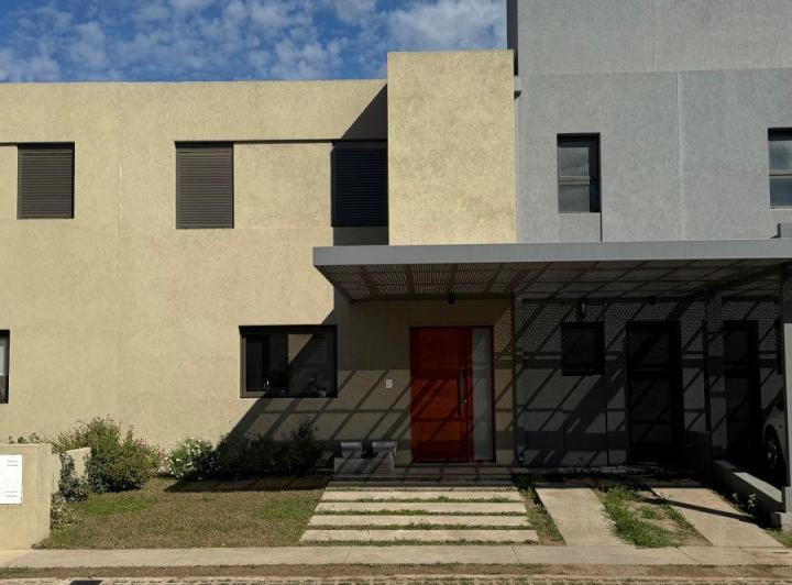 Casa · 170m² · 5 Ambientes · 2 Cocheras