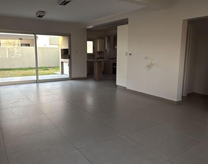 Casa · 200m² · 3 Dormitorios · 2 Cocheras