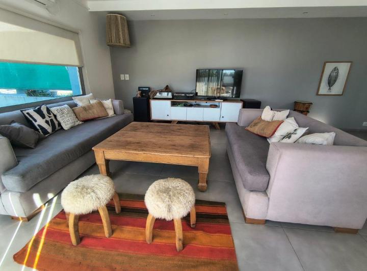 Casa · 150m² · 5 Ambientes · 2 Cocheras
