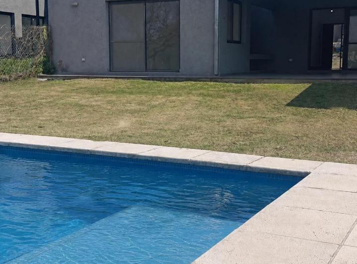Casa · 160m² · 5 Ambientes · 2 Cocheras