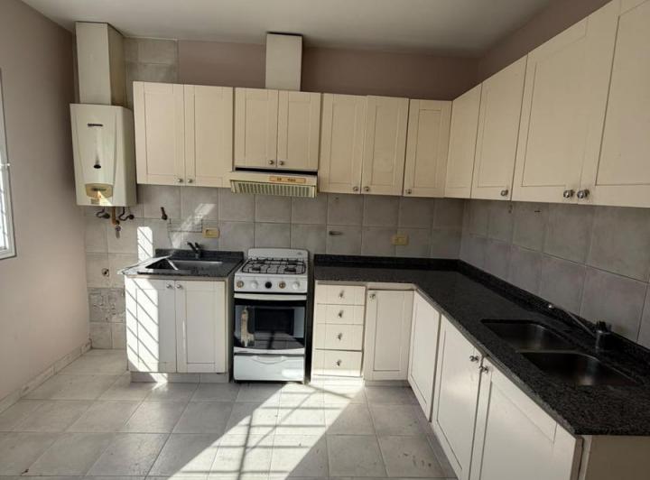 PH · 140m² · 5 Ambientes · 1 Cochera