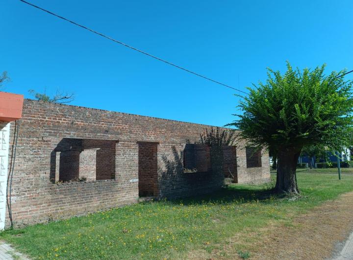 Terreno · 180m² · 5 Ambientes
