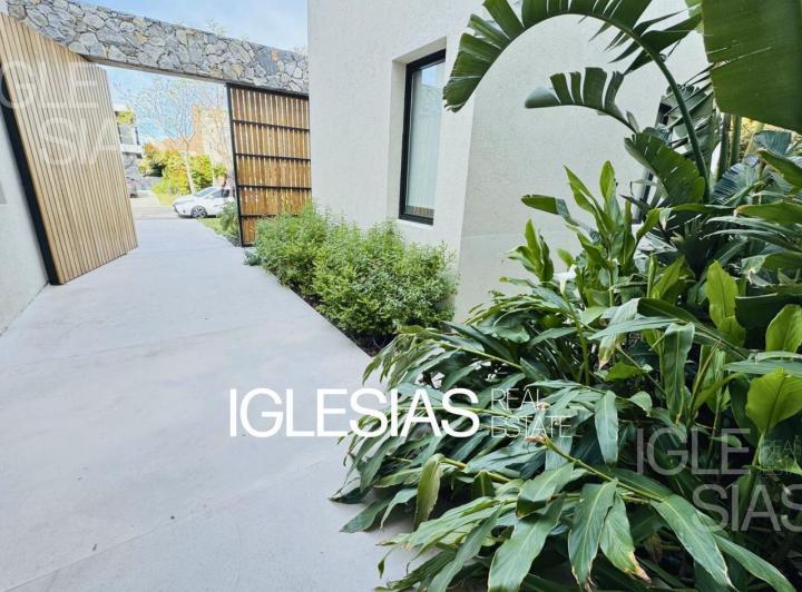Casa · 465m² · 8 Ambientes · 2 Cocheras