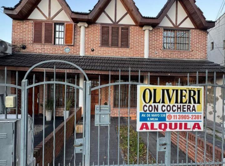 Casa · 83m² · 4 Ambientes · 1 Cochera