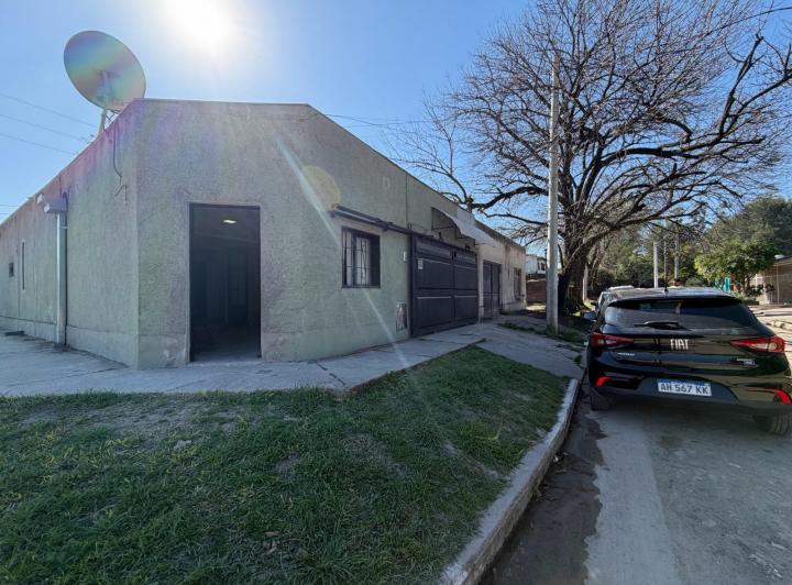 Casa · 90m² · 4 Ambientes · 2 Cocheras
