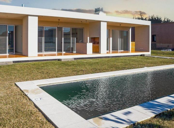 Casa · 182m² · 5 Ambientes · 6 Cocheras