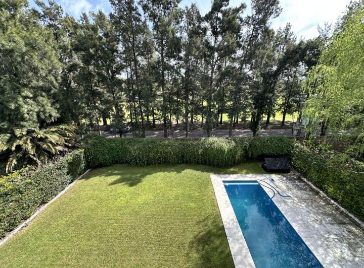 Casa · 400m² · 1 Ambiente · 2 Cocheras