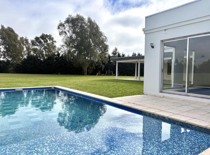 Casa · 420m² · 8 Ambientes