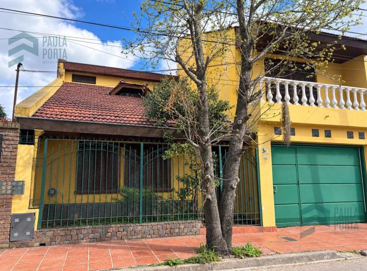 Casa · 220m² · 5 Ambientes · 1 Cochera
