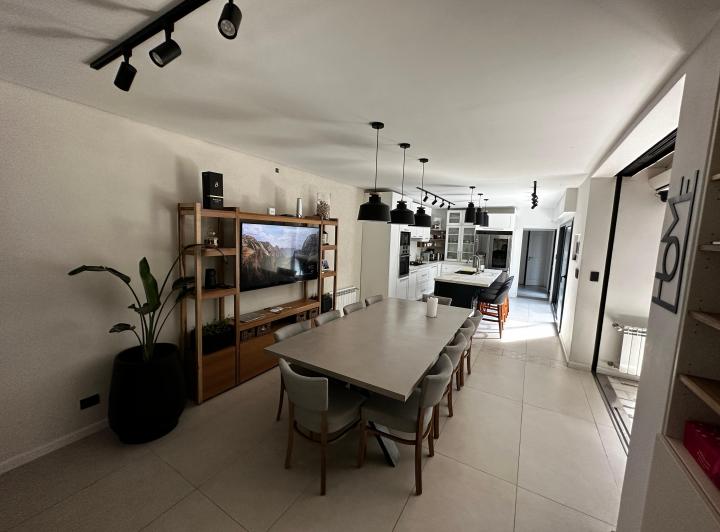 Casa · 180m² · 4 Ambientes · 1 Cochera