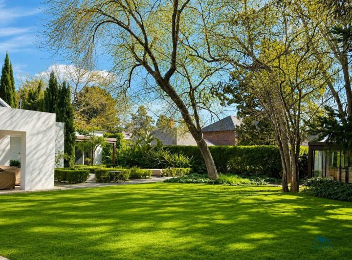 Casa · 450m² · 6 Ambientes · 4 Cocheras
