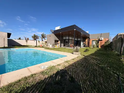 Casa en Venta en Punta Chacra, Roldan