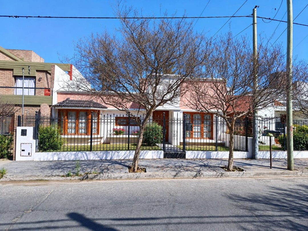 Venta Hermosa Casa 3 dorm 2 bª Lomas de San Martín