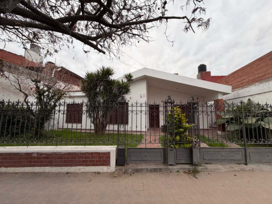 VENTA CASA EN CALLE RIOJA 429