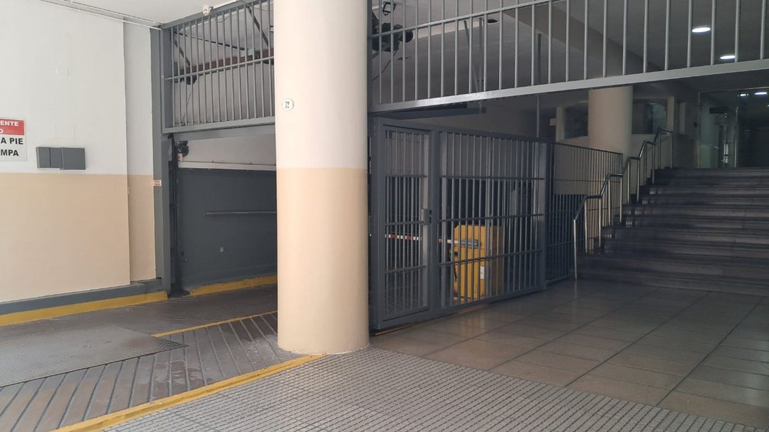 VENTA COMODA COCHERA EN MICROCENTRO