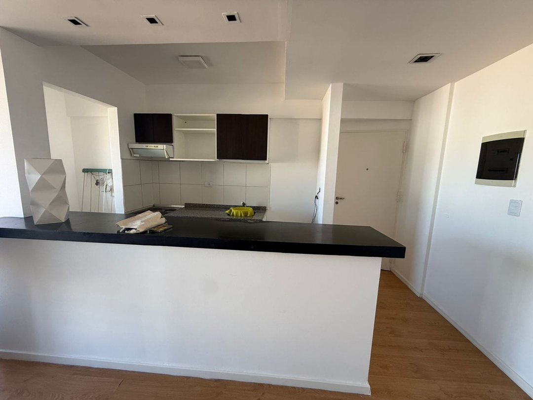 Departamento 3 amb. con balcón y cochera