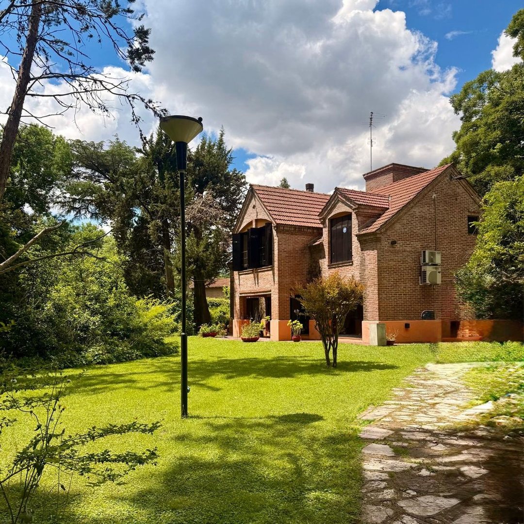 Casa Quinta en venta, Barrio Yei Pora, con 3 lotes