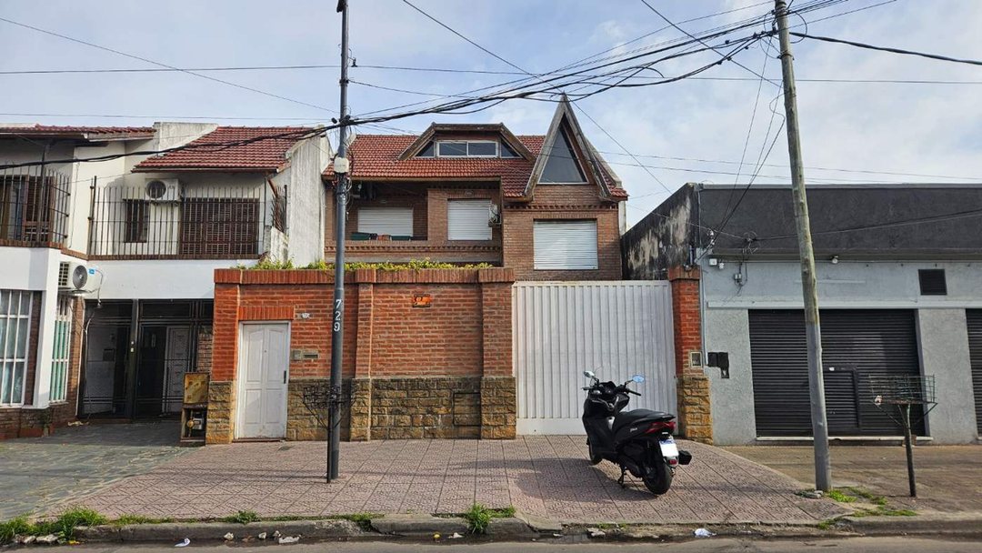 Casa 6 ambientes con pileta quincho y parrilla