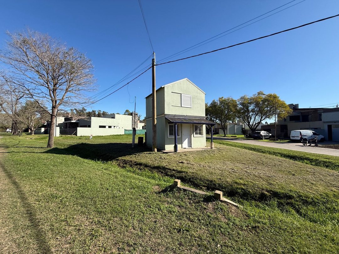 VENTA/ LOTE CON CASA/ PASEO DEL ESTE/ RAFAELA