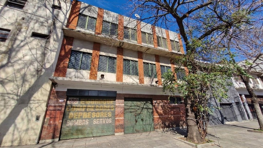 VENTA GALPON DEPOSITO WARNES 2 PISOS MAS SOTANO