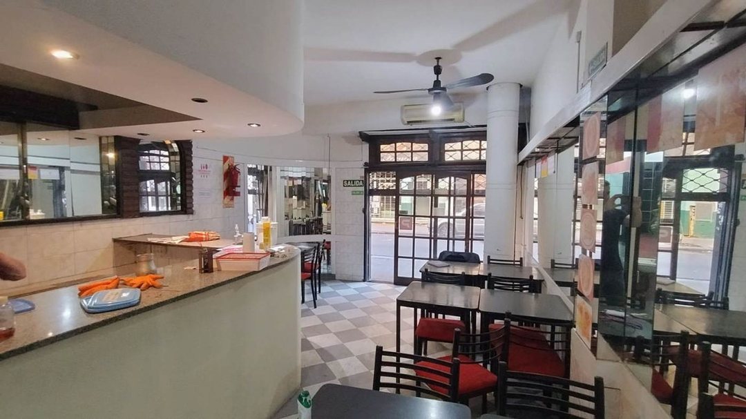 VENTA LOCAL COMERCIAL CON DEPÓSITO EN MONSERRAT
