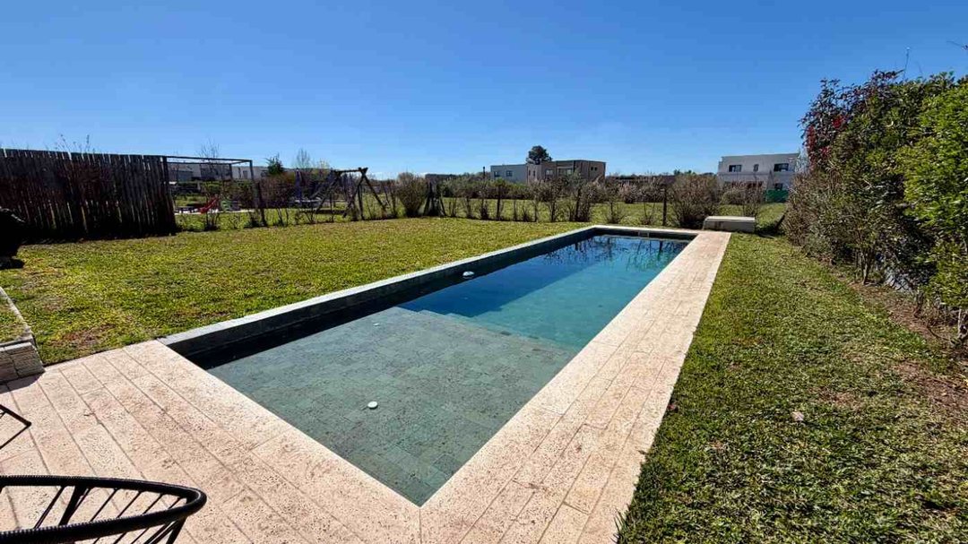VENTA CASA C/ PILETA BARRIO SANTA ELENA-PILAR