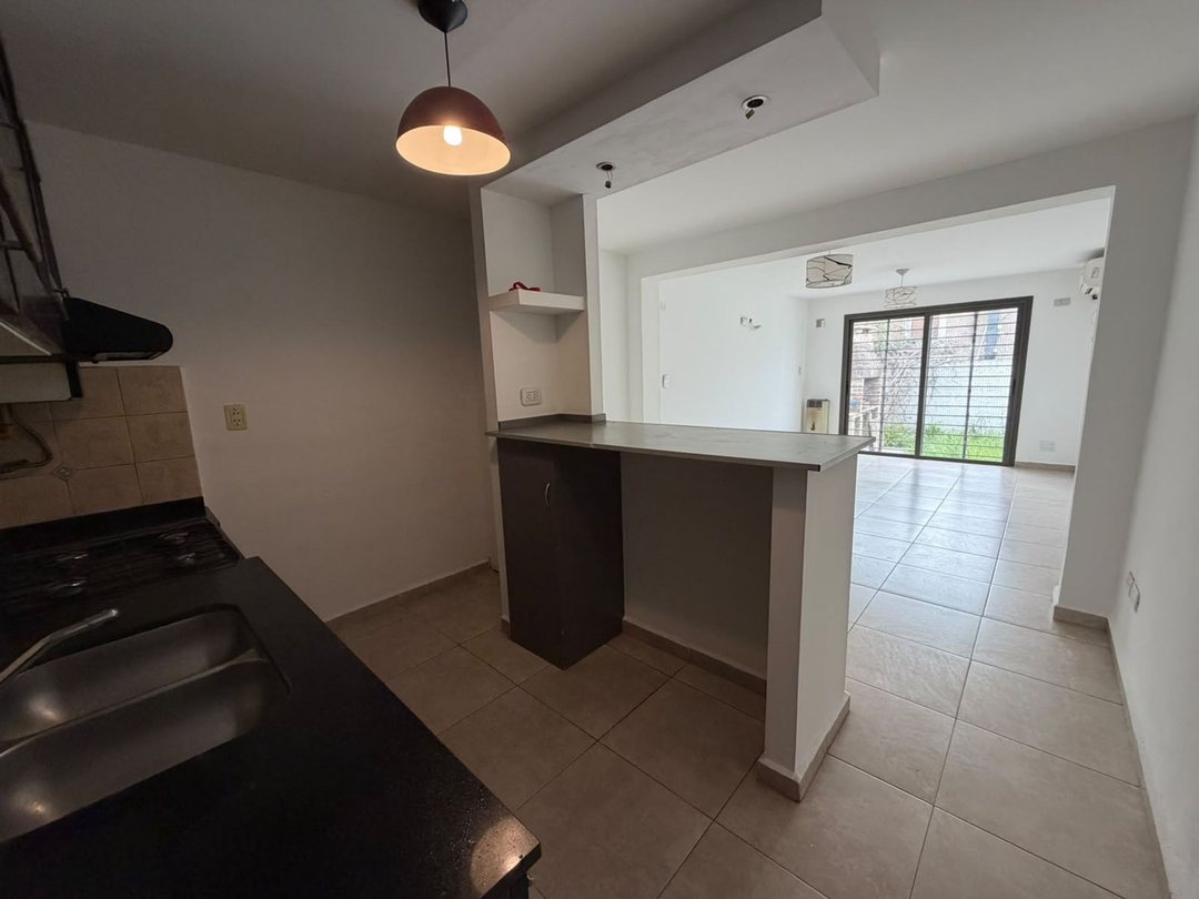 VENTA DUPLEX 2 DORMITORIOS, COCHERA PARQUE CAPITAL