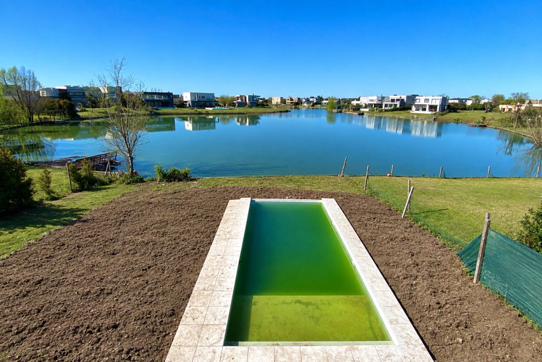 Venta Casa Estrenar a la Laguna con Pileta Cantón