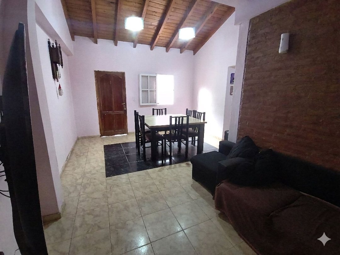 CASA 4 HABITACIONES C/COCHERA CUBIERTA. RAWSON