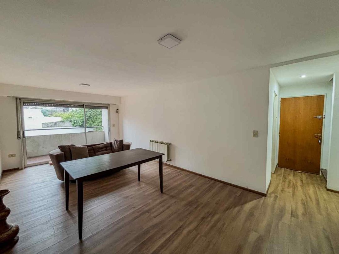 DUPLEX 2 DORMITORIOS CON COCHERA EN VENTA LA PLATA