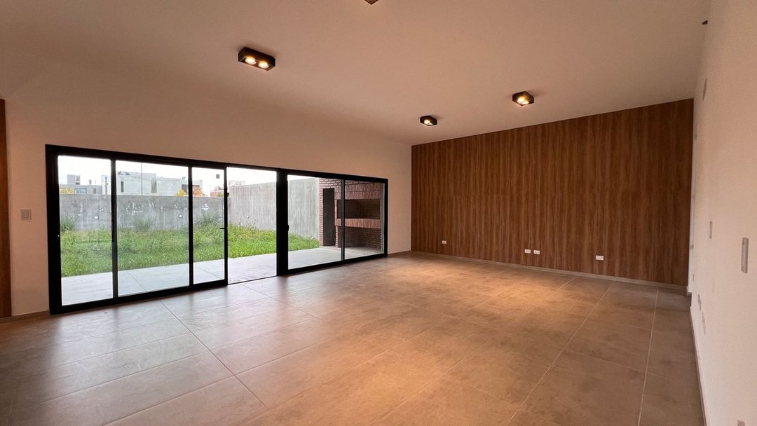 VENTA CASA 3 DOR ZONA SUR BARRIO CERRADO ESTRENAR
