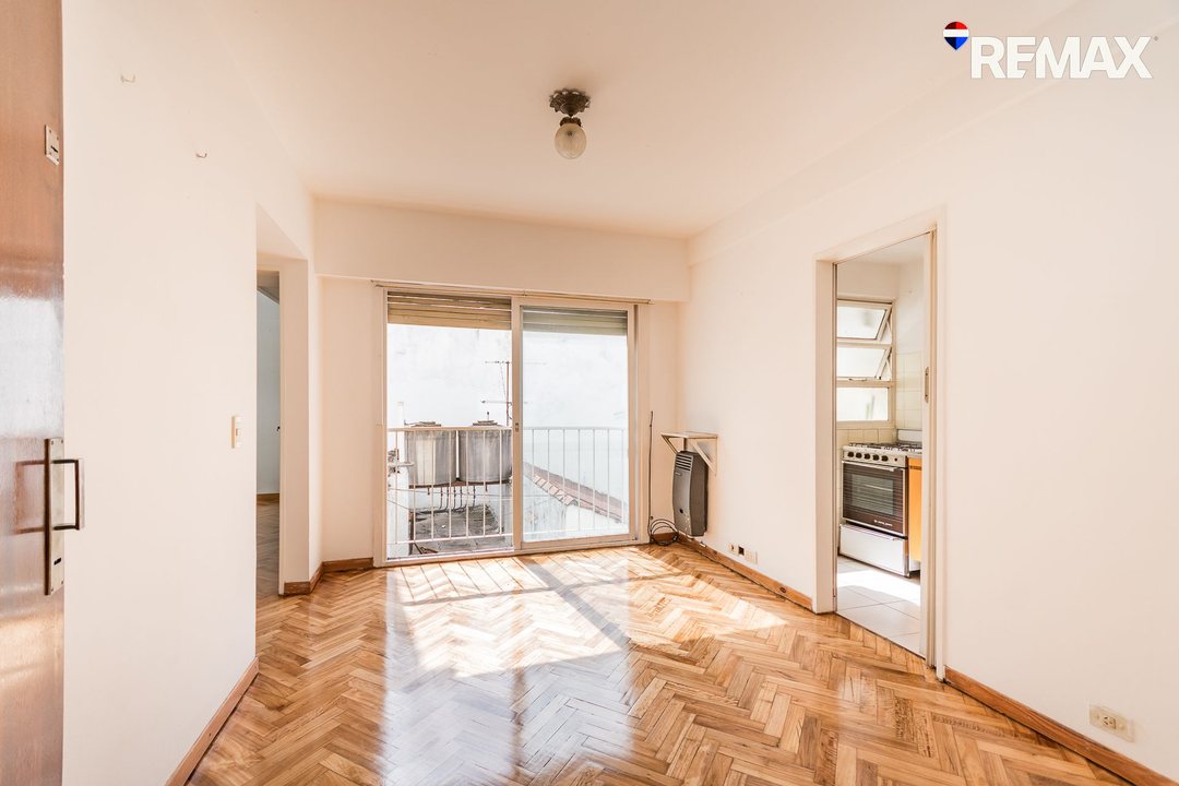 DEPARTAMENTO 2 AMB. VENTA. FLORES. MUY LUMINOSO.