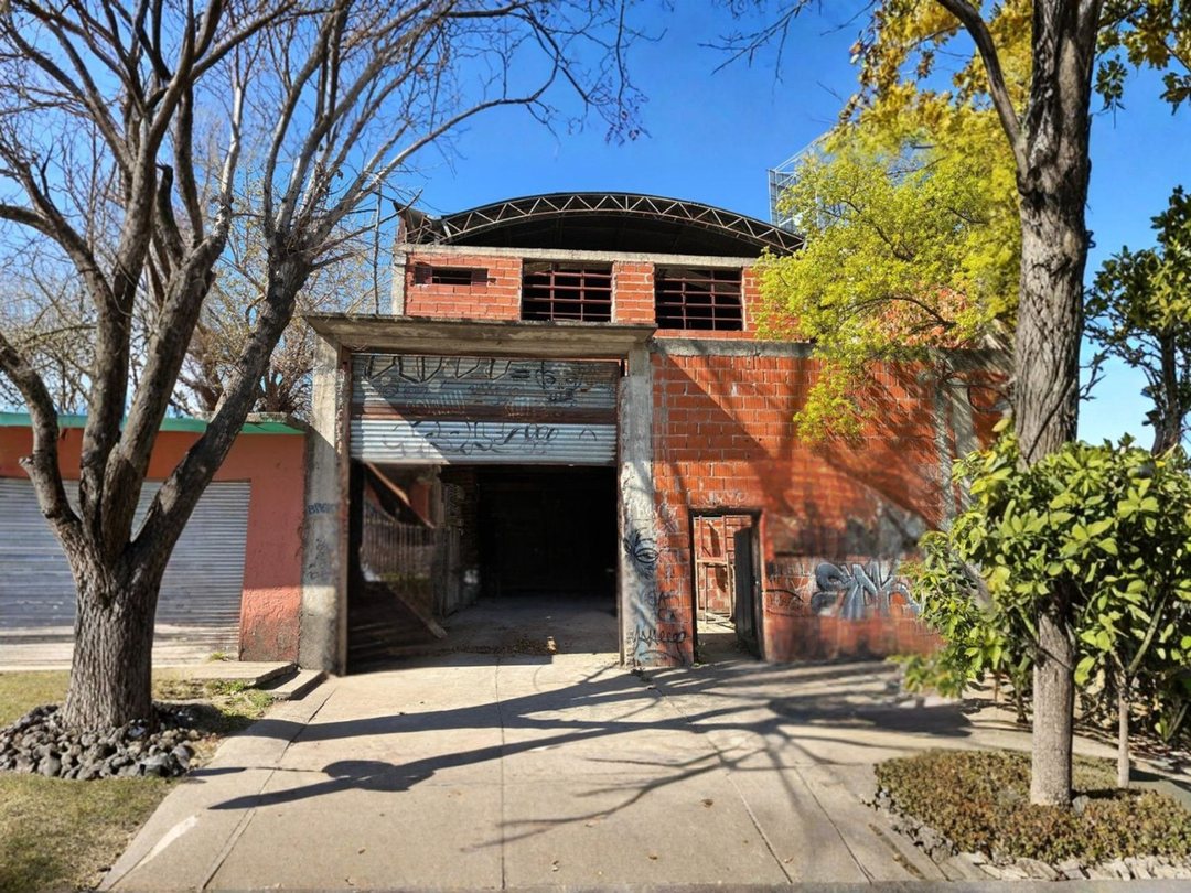 VENTA-DEPÓSITO 430m2 Cub. en 2 plantas Zona Ind I3