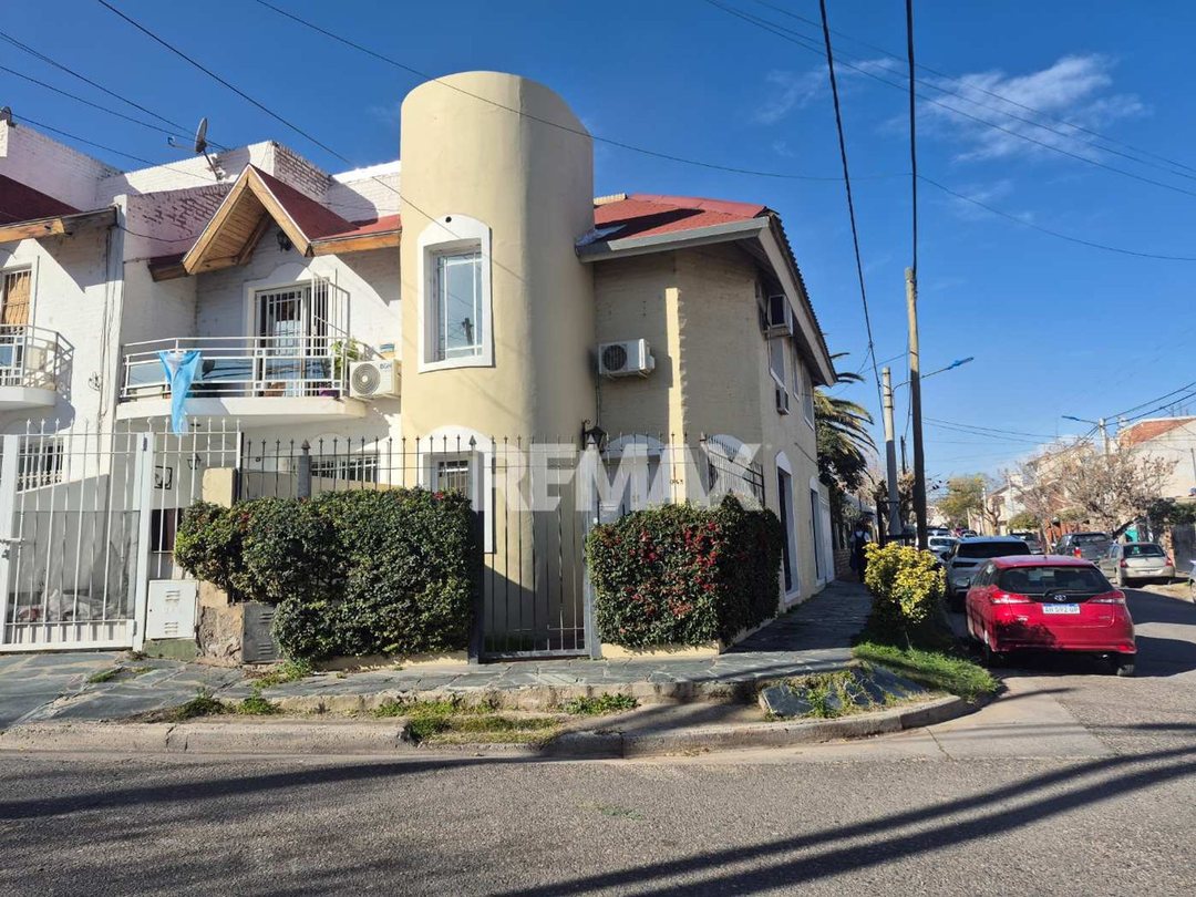 VENTA DUPLEX EN BARRIO SANTA GENOVEVA