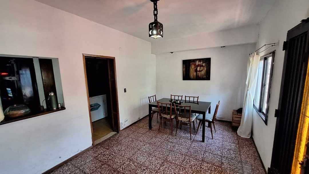 CASA EN VENTA 2 DORMITORIOS CON COCHERA