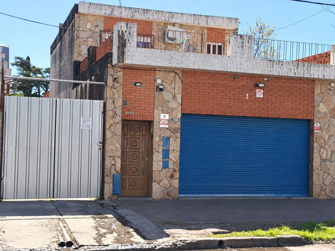 VENTA CASA DOS PLANTAS, COCHERAS COMERCIAL Y LOCAL