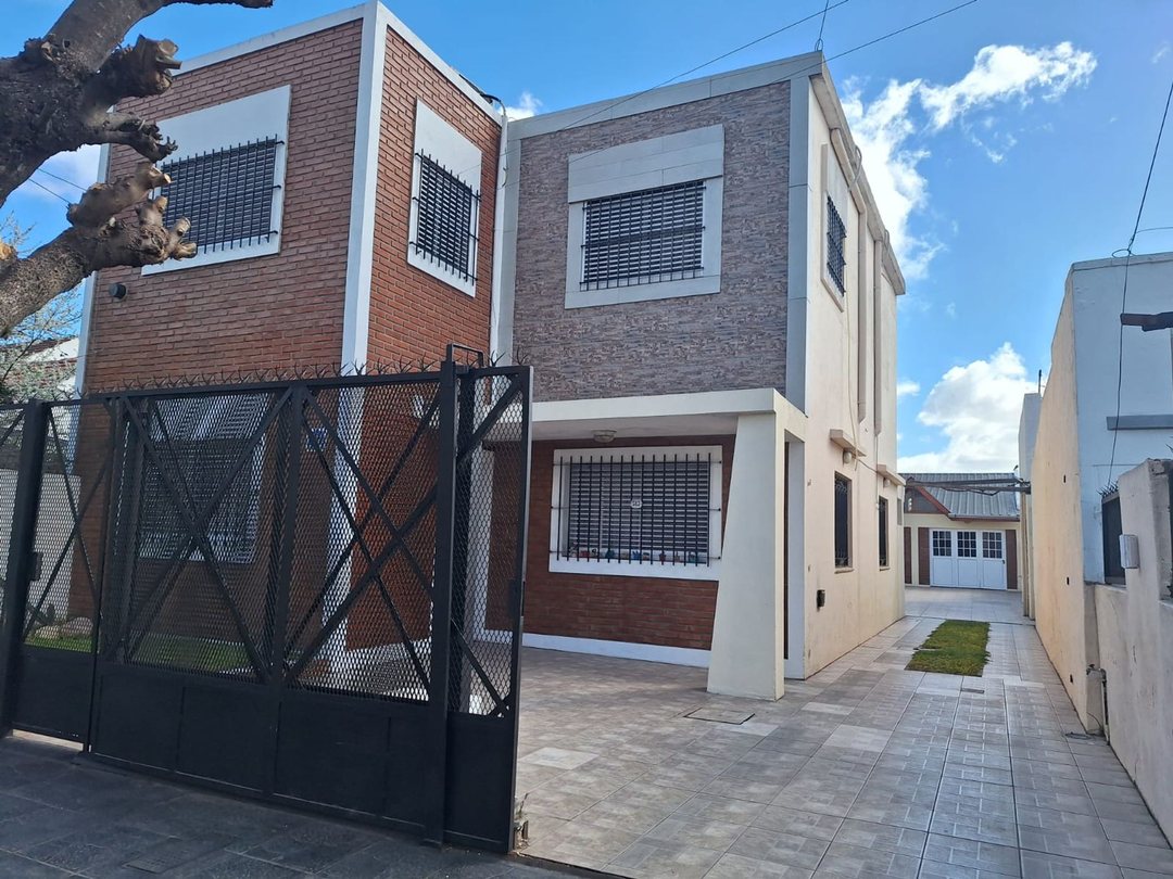 CASA 6 AMBIENTES VENTA QUINCHO BURZACO