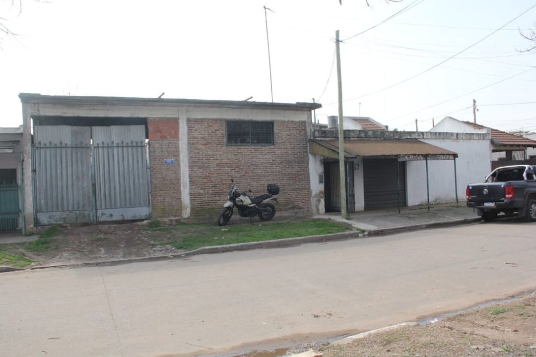 CASA EN VENTA  C0N  LOCAL EQUIPAD PANADERIA  MERL0