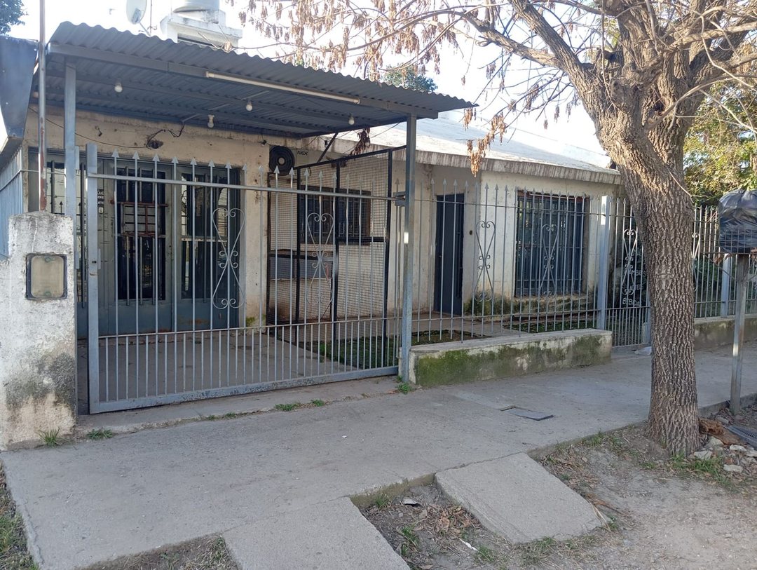 VENTA CASA 3 DORM B° ARENALES