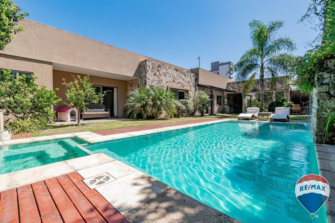 Casa Venta Bernal Centro 5 amb piscina jardin