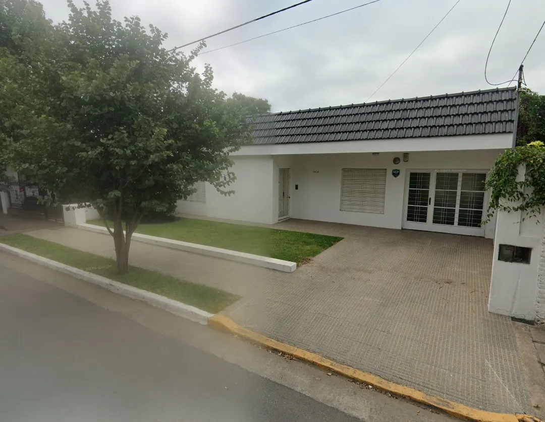 Excelente casa 4 dormitorios, parque y pileta