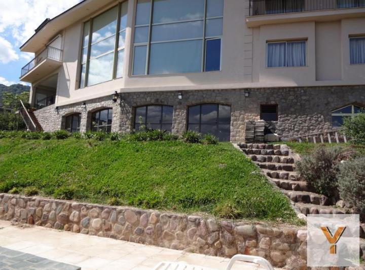 Casa · 500m² · 6 Ambientes · 3 Cocheras