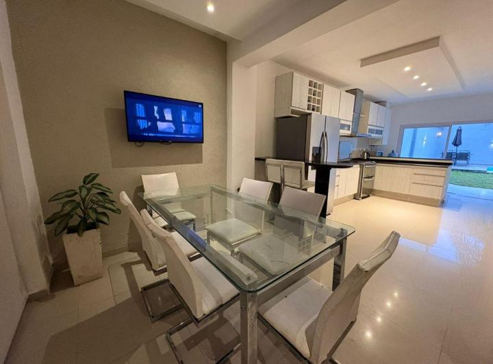 Casa · 173m² · 9 Ambientes · 2 Cocheras