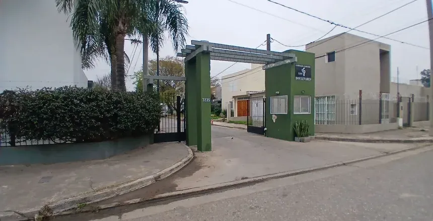 VENTA CASA 3 DORMITORIOS B° CERRADO LOS BOULEVARES. MF